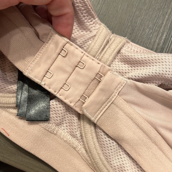 Natori Recharge Sports Bra - Picture 7 of 12